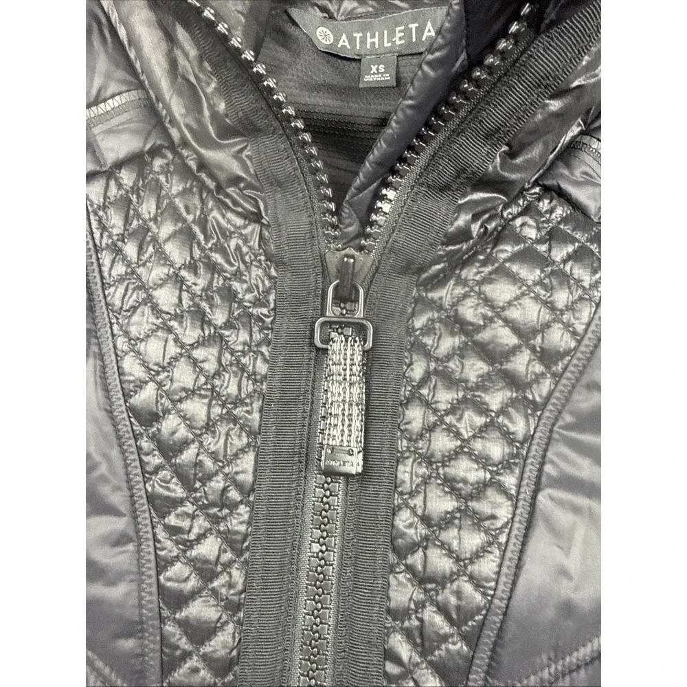 Athleta Rock Ridge Puffer Jacket Women XS PRIMALOFT Quilted Thumb Hole Hood NICE